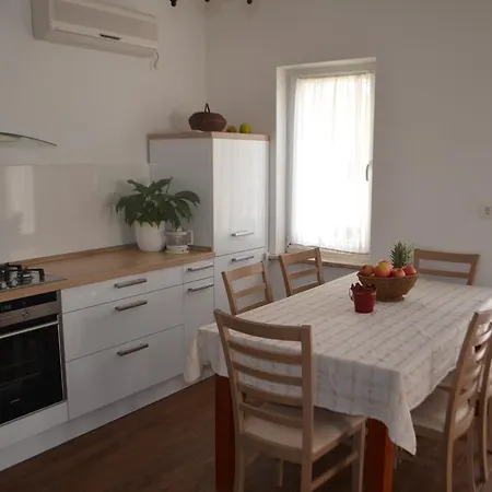Appartement Klara Primošten